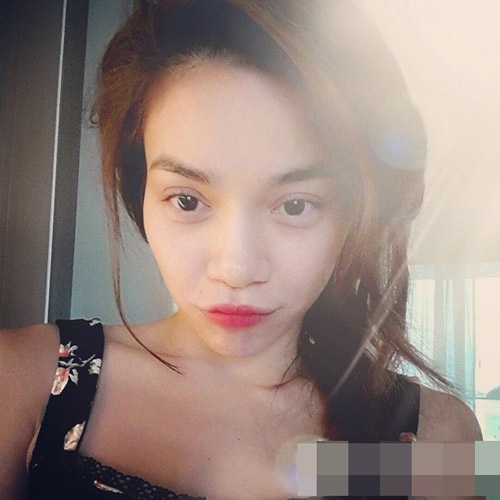 Hồ Ngọc Hà đăng tải hình ảnh mới nhất với bọng mắt to khiến nhiều nghi ngờ cô đi phẫu thuật thẩm mỹ làm bọng mắt.  