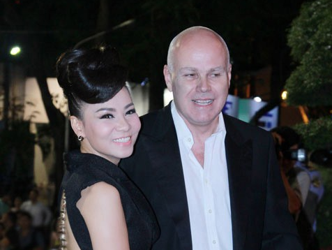 Thu Minh tung dinh hon voi nguoi sap pha san hinh anh