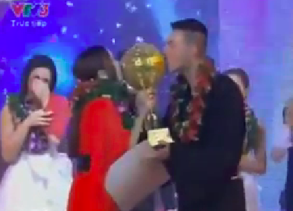 Yen Trang len ngoi Nu hoang khieu vu 2013 hinh anh