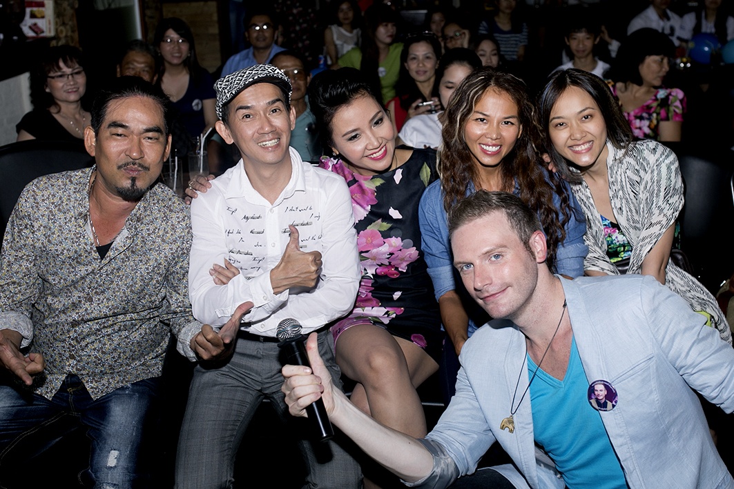 Sao Guong mat than quen 'quay tung' sinh nhat Kyo York hinh anh