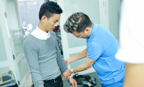 Dam Vinh Hung an can cham soc Hoai Lam hinh anh