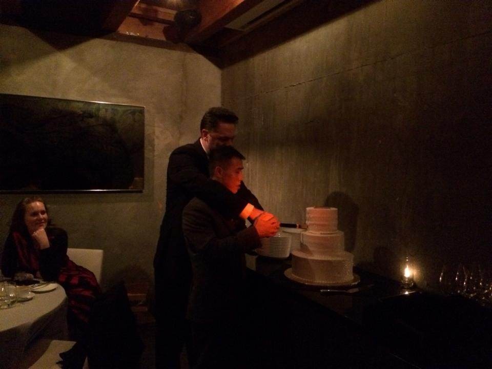 Dam cuoi dong tinh cua cuu thanh vien The Bells hinh anh