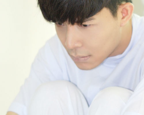 Nathan Lee hoa dien vi that tinh trong MV moi hinh anh