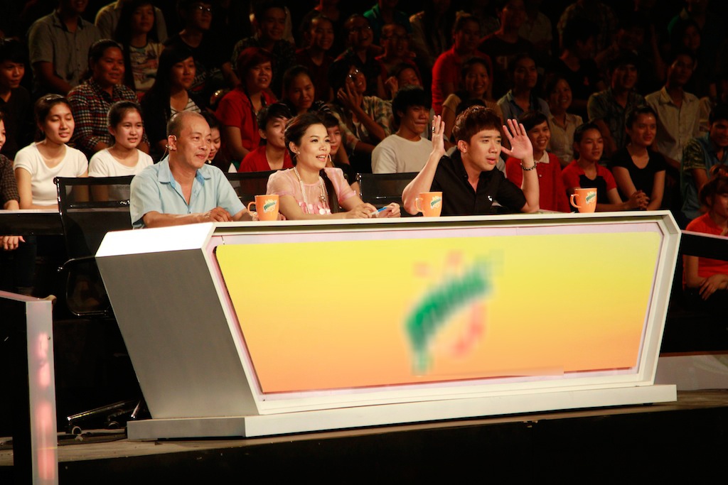 Chính không khí và tinh thần đầy hứng khởi mà Tiến Đạt mang đến đã khiến giám khảo Trấn Thành không ngớt lời khen ngợi: “Lúc đầu tôi nhìn thấy thử thách này cứ nghĩ là nó sẽ buồn ngủ lắm, nhưng nhờ Đinh Tiến Đạt mà nó đã thay đổi cục diện rất nhiều… Có mấy điều phải dành lời khen cho anh, đó là sự thông minh khi lợi dụng những điểm chưa tốt để trở thành ưu điểm của mình. Thứ hai là sự kiên trì. Điểm cuối cùng chính là sự sáng tạo”.