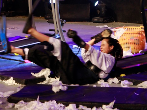 Phuc Bo 'hen ho' Thu Hien tren Con duong nguoc hinh anh