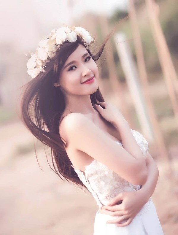 Midu lại trở nên quyến rũ như nàng công chúa trong truyện cổ tích.