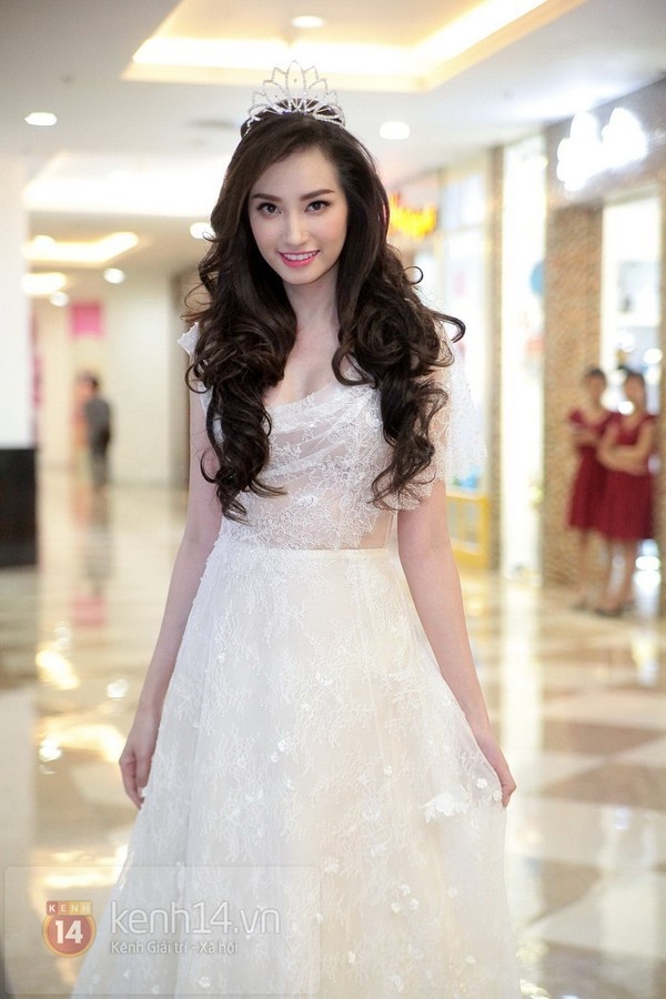 Trương Tri Trúc Diễm luôn chăm sóc kĩ càng mái tóc tuyệt đẹp của mình.