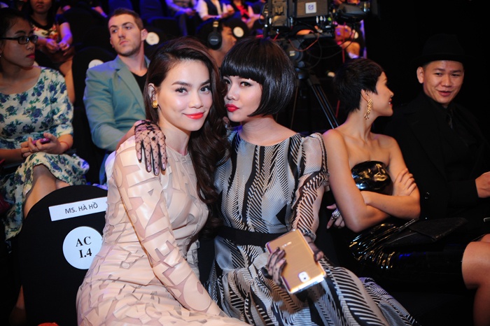 Ha Ho mac vay co dong chu la, do sac Thanh Hang hinh anh