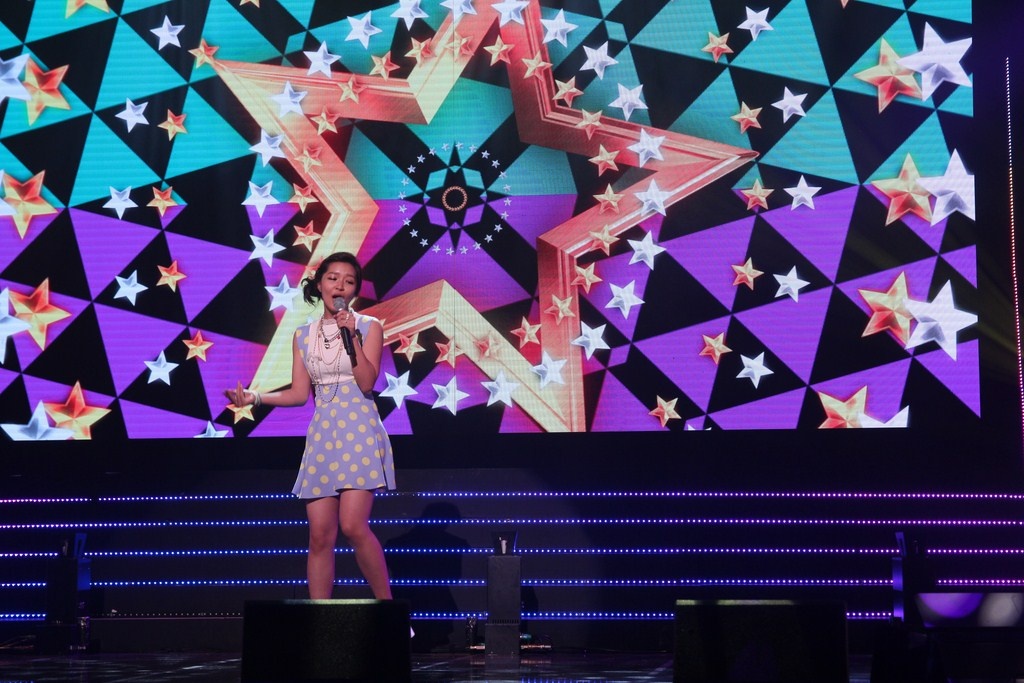 Dieu Linh hat nhu het hoi tren truyen hinh hinh anh