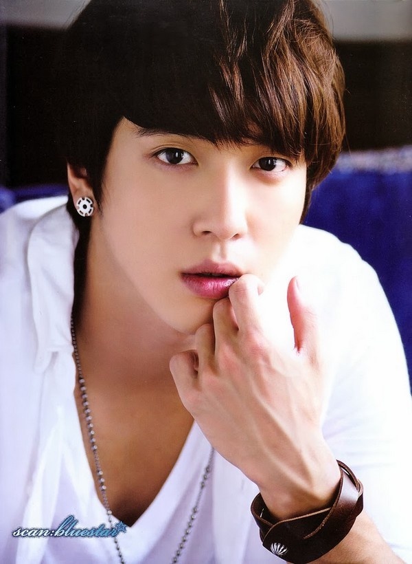 Yonghwa (CNBLUE).