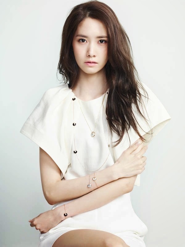 YoonA (SNSD).