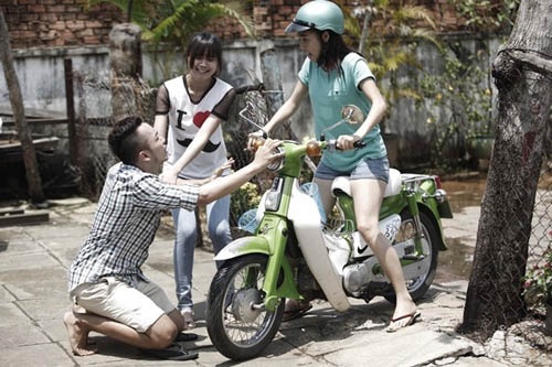 Bộ ba Lố - Thêu - Lụa sở hữu lượng fan khủng sau Vừa đi vừa khóc. 