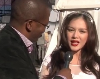 Ly Nha Ky tra loi phong van bang tieng Anh hinh anh