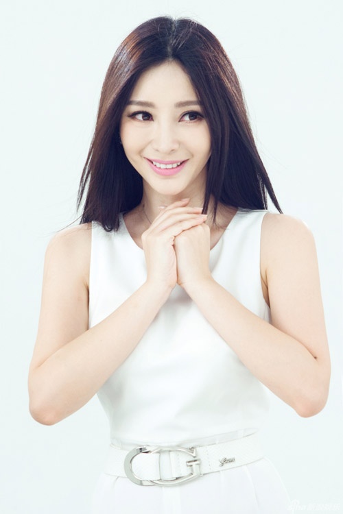 Một Liễu Nham ngoài đời thực đẹp tinh khôi.