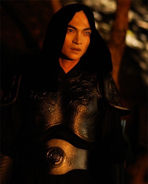 Bộ phim cổ trang được đầu tư lớn có sự tham gia của nam diễn viên trẻ Khương Ngọc trong vai Trần Tướng quân. Nhân vật này có thể coi là “tay trùm cổ trang” với tạo hình đáng sợ”: đầu trọc, một bên mắt bị hỏng, gương mặt lạnh như băng và tinh thông võ nghệ, sẵn sàng chém giết. Thiên mệnh anh hùng