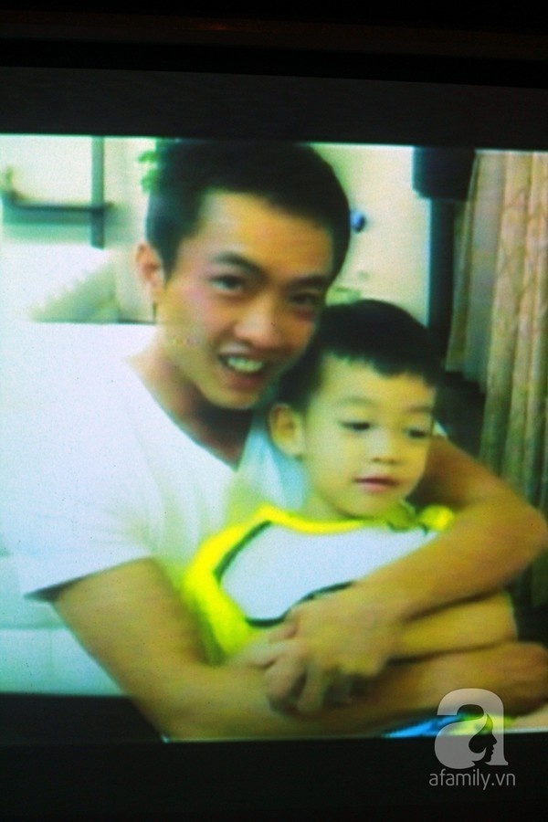 Anh cùng con trai quay clip chúc mừng sinh nhật Hà Hồ.