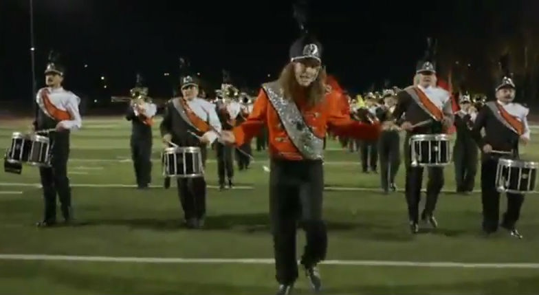 MV 'Sports Song' hai huoc cua Al Yankovic hinh anh