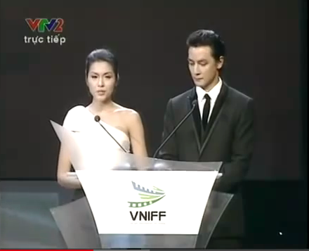 Lai Van Sam tro thanh tham hoa dich thuat tren song truyen hinh hinh anh