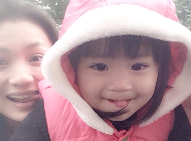 Diệu Hương và con gái - bé Chuối Đậu. Sau khi lập gia đình và lên chức mẹ, nữ diễn viên Cầu vồng tình yêu