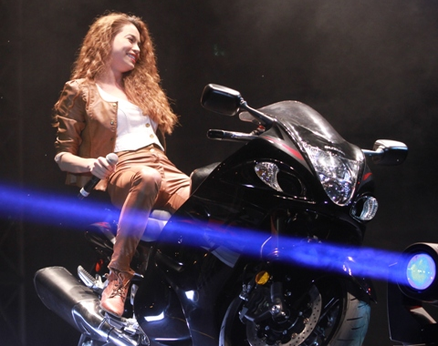 Nguoi dep Viet sexy, ca tinh ben mo to khung hinh anh