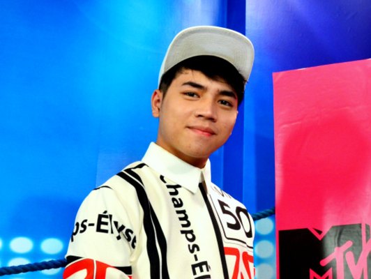 Ly Giam Tien buc xuc chuyen bi soi moi vi yeu dong tinh hinh anh