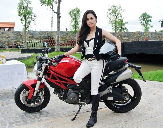 Giọng ca Trả lại anh thu hút người xem trong loạt ảnh mới với hình tượng mạnh mẽ.