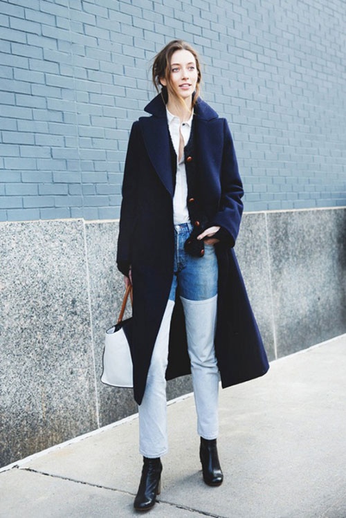 Phong cách từ chất liệu denim đã bớt tẻ nhạt hơn rất nhiều nhờ kiểu chắp vá nhiều màu sắc.