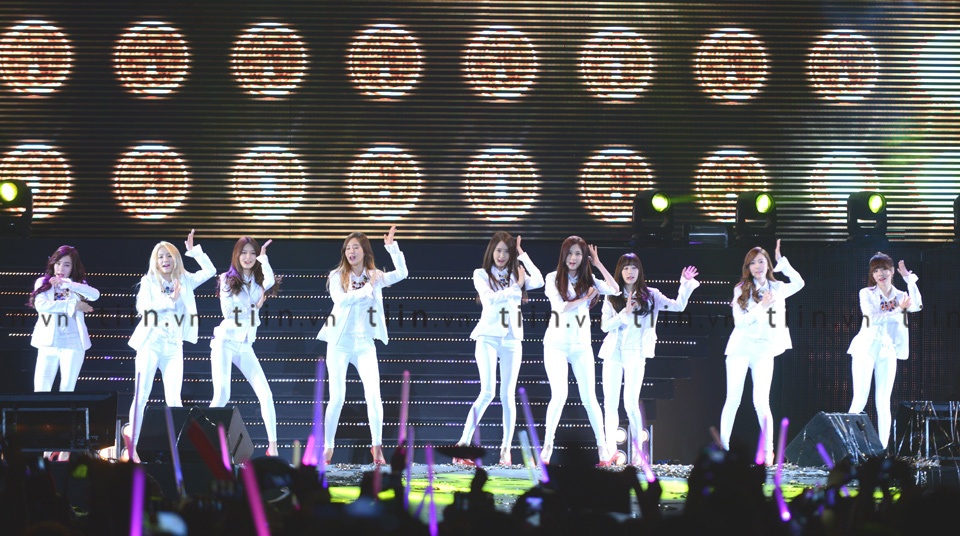 Chùm ảnh: SNSD tỏa sáng trên sân khấu HEC Kpop Festival.