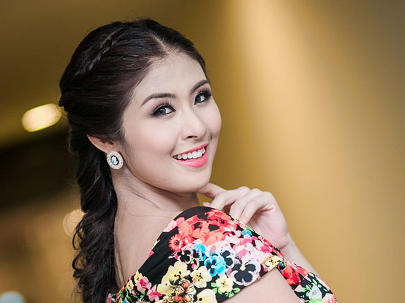 Hoa hau Ngoc Han: 'Hoc nguoi mau de chinh bot lung gu' hinh anh