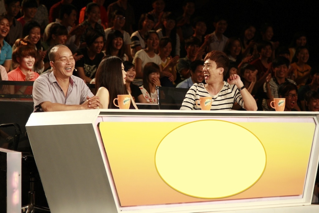 Nhận xét về phần thi của Anh Tài, giám khảo Đức Hải đã so sánh vui rằng “Nhìn Anh Tài biểu diễn như đang được thưởng thức một món là Gà xé phây”. Dù là lần đầu tiên đến với một gameshow truyền hình về ca hát, Anh Tài vẫn cố gắng hết mình để trình diễn trọn vẹn ca khúc dù phải chịu vô số những “hành hạ” từ chính vũ đoàn của mình.