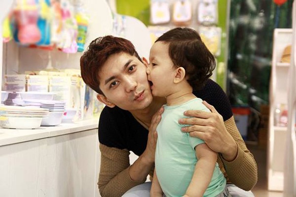 Tim rất mực cưng chiều con trai Cát An.