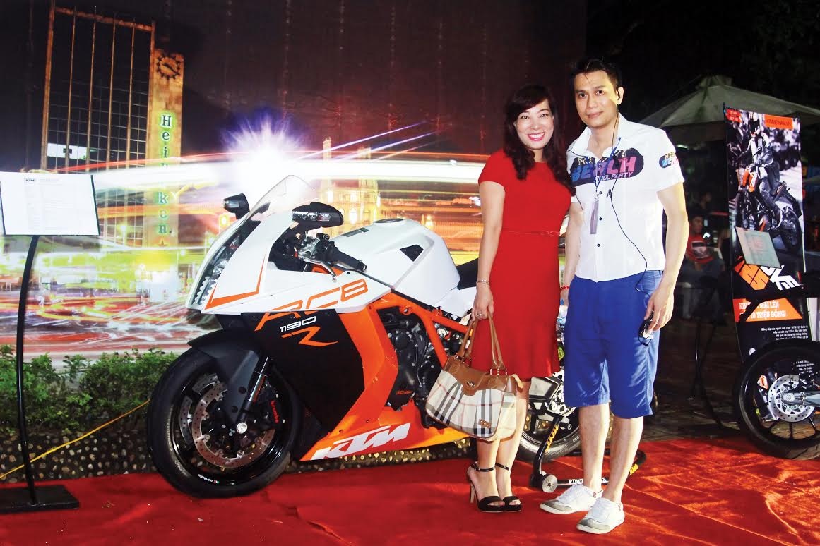 Rất nhiều bạn bè, đối tác đã tới cổ vũ, chúc mừng sự kiện đầu tiên Việt Anh 