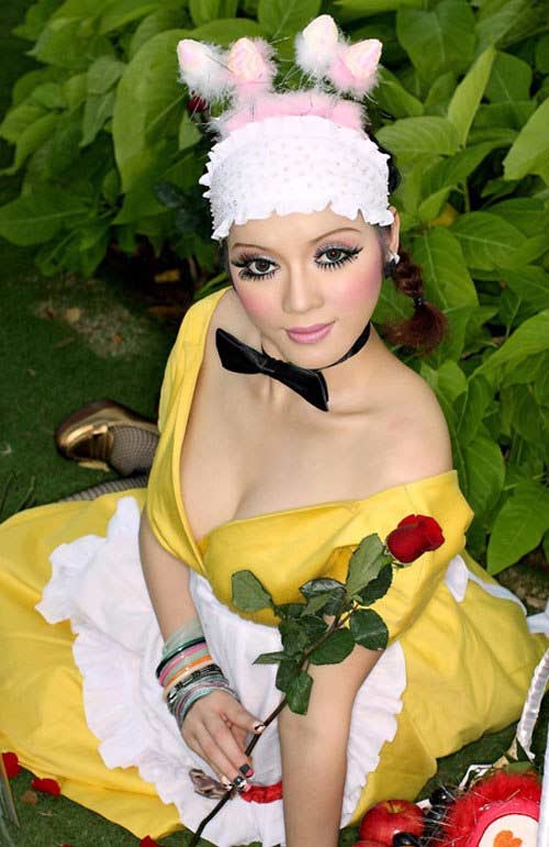 Tuy nhiên, cách tạo hình với kính áp tròng của cô Kỳ có vẻ chưa thực sự lấy lòng được người hâm mộ.