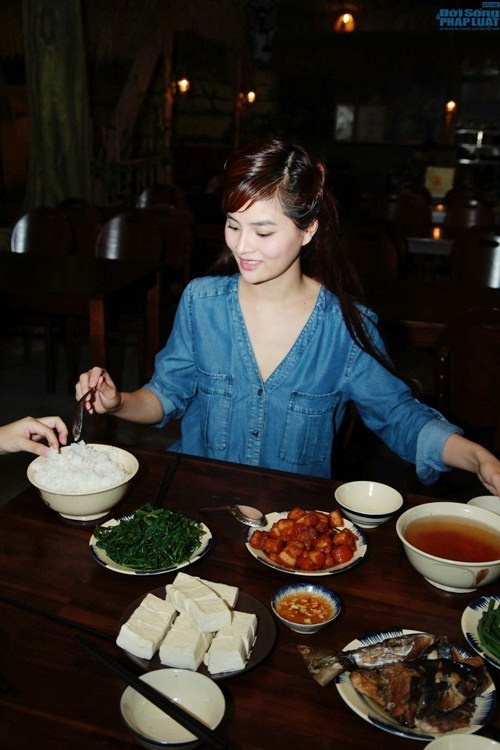 Nhà hàng của chân dài gốc Nam Định cũng thu hút rất đông khách ghé thăm mỗi ngày.