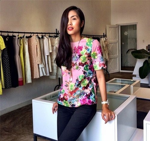 Hà Tăng là chủ của một cửa hàng thời trang mang tên mình.