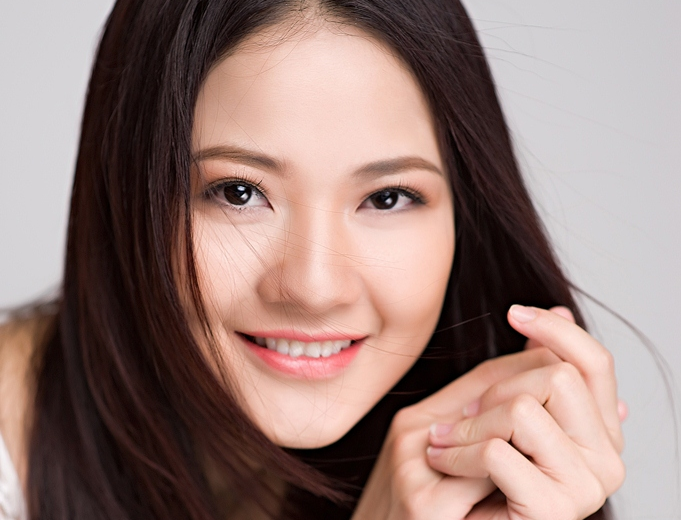 Can canh guong mat dep diu dang cua Hoa hau Tran Thi Quynh hinh anh