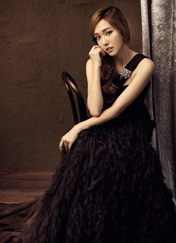 Trước đó, cô còn quen mặt trong những hình ảnh quảng bá của Stonehenge.