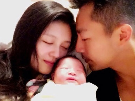 Hinh anh con dau long dang yeu cua sao chau A hinh anh