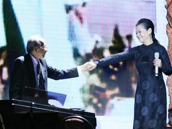 BTC liveshow Khanh Ly 'to nguoc' Trung tam tac quyen am nhac hinh anh