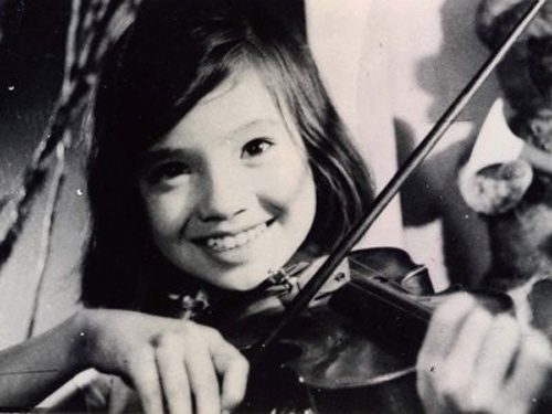 Nghệ sĩ nhân dân Lan Hương nổi tiếng rất tiếng từ rất sớm với vai diễn trong phim Em bé Hà Nội.