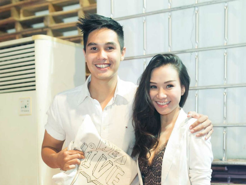 Vo chong Baggio dien do ton-sur-ton di du tiec hinh anh