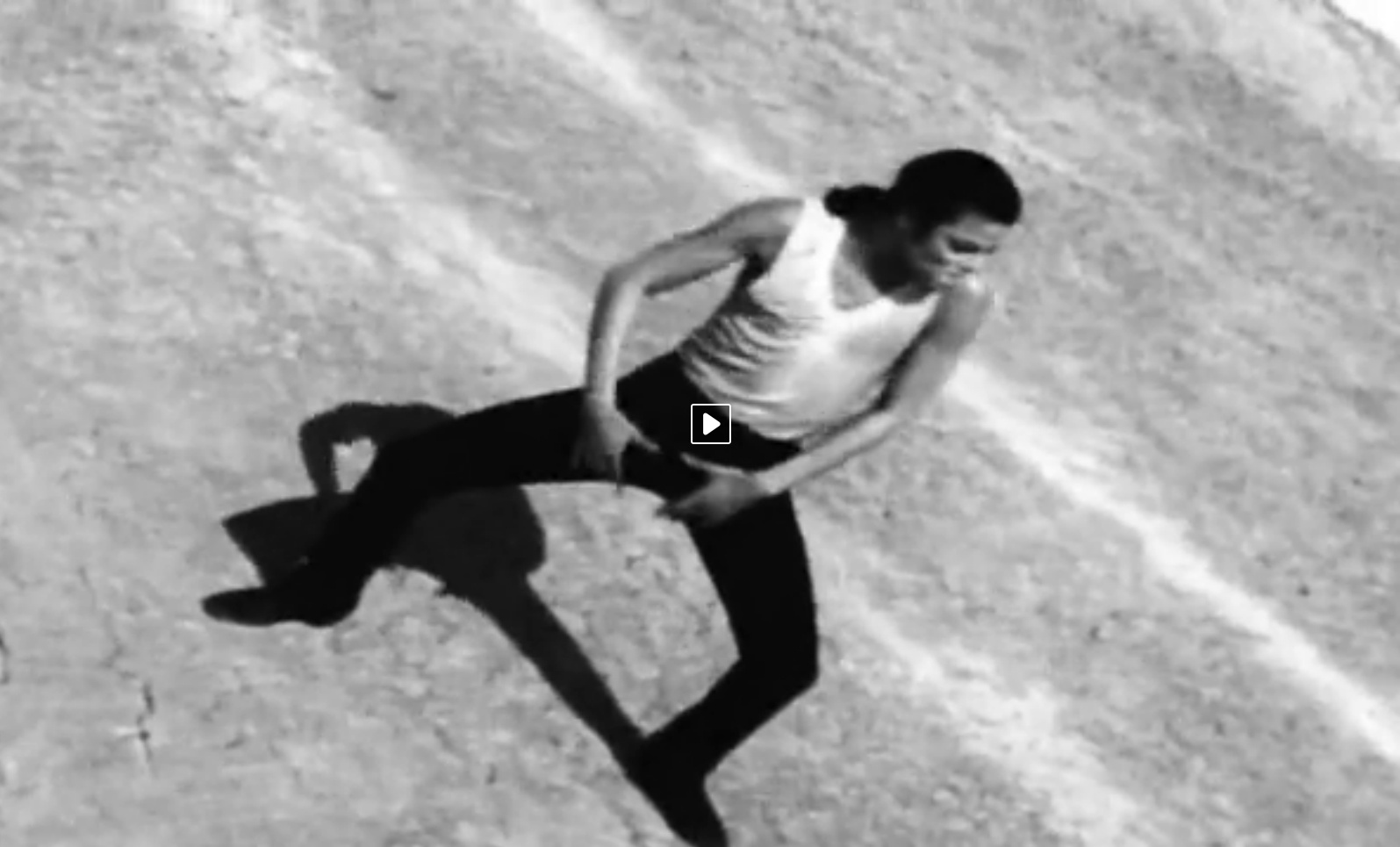 MV 'A place with no name' tren Twitter hinh anh