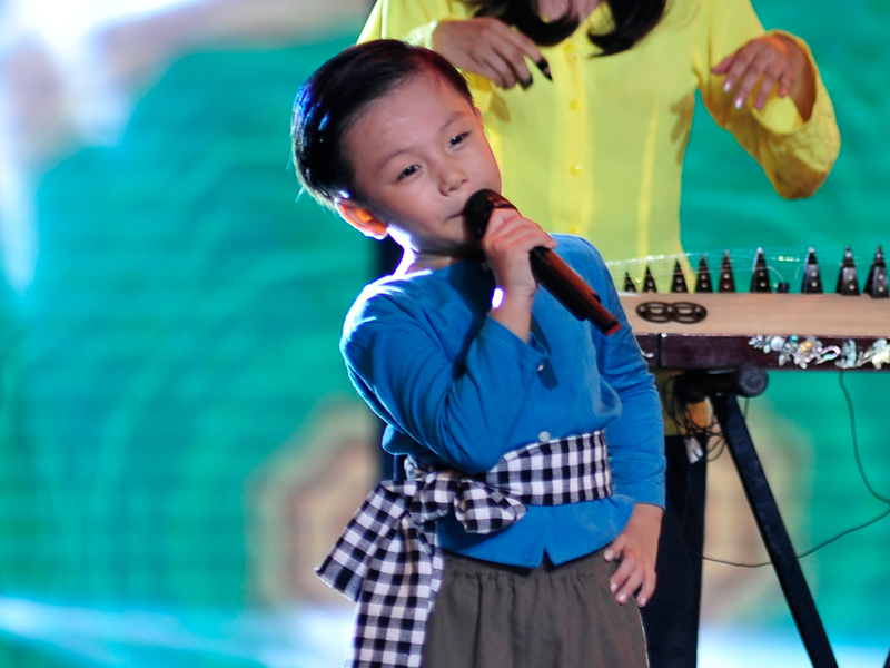 My Tam phat cuong vi cau be 5 tuoi hat 'Anh Ba Khia' hinh anh