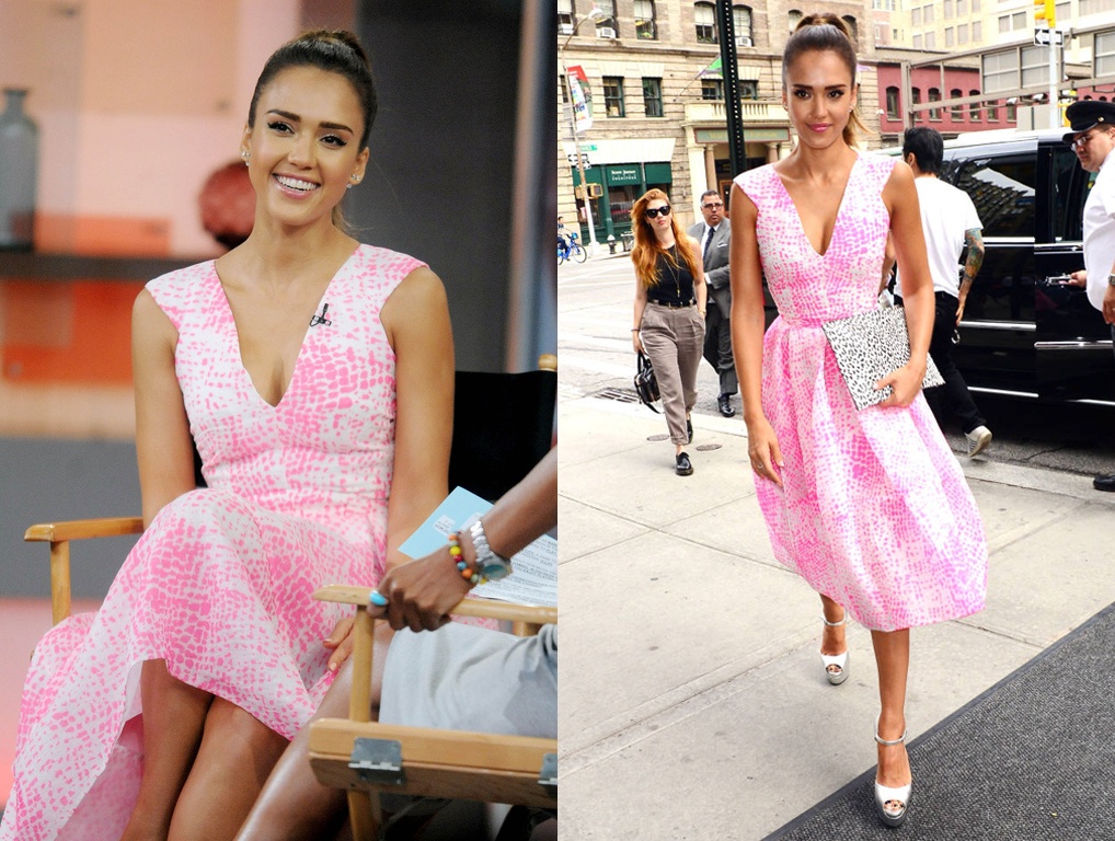 Jessica Alba cũng bận rộn với những hoạt động để tuyên truyền cho bộ phim mới nhất Sin City: A Dame to Kill For. Khi đến thu hình show Good Morning America, nữ diễn viên trẻ trung trong chiếc đầm hồng của Antonio Berardi Resort 2015.