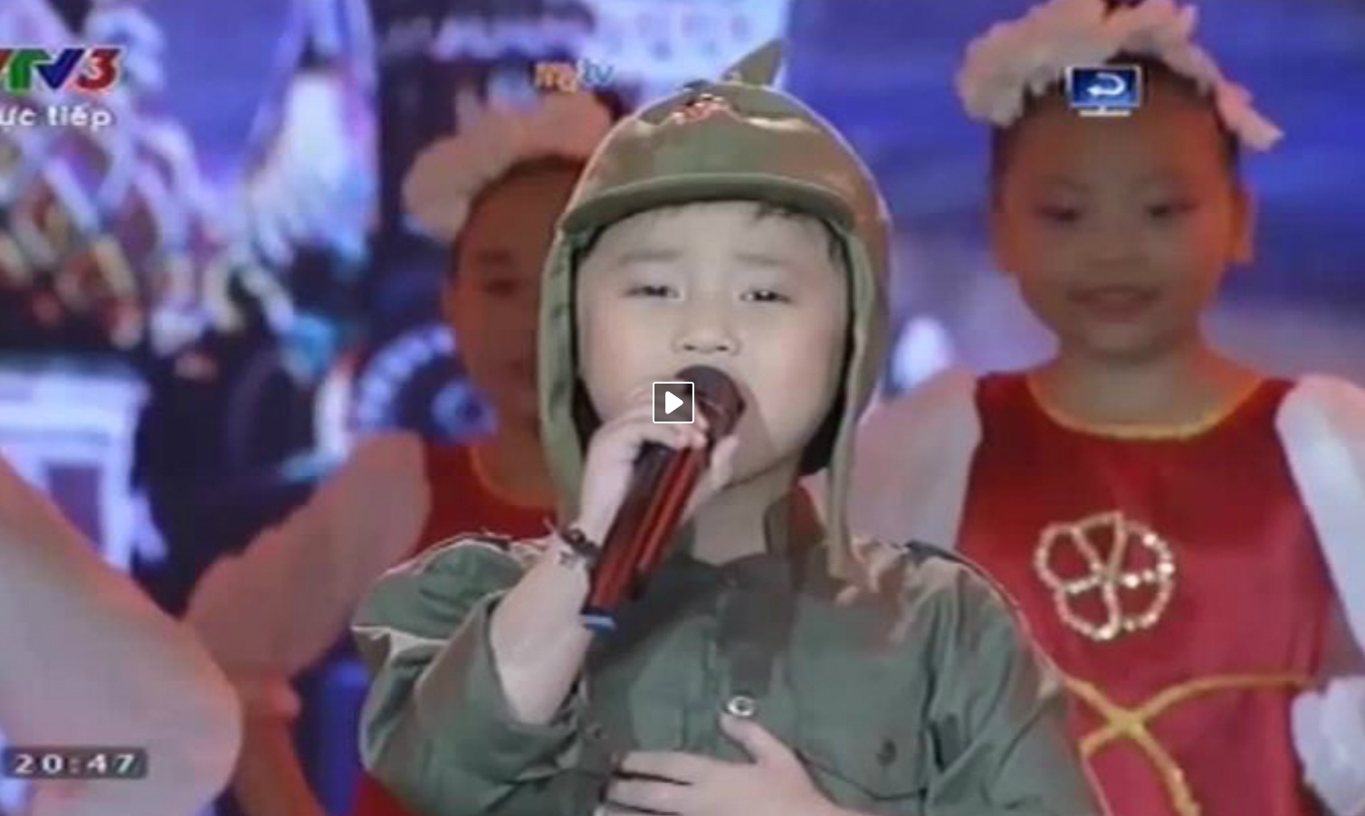 Phan thi ca khuc 'Chieu Mat-co-va' cua Tuan Ngoc hinh anh