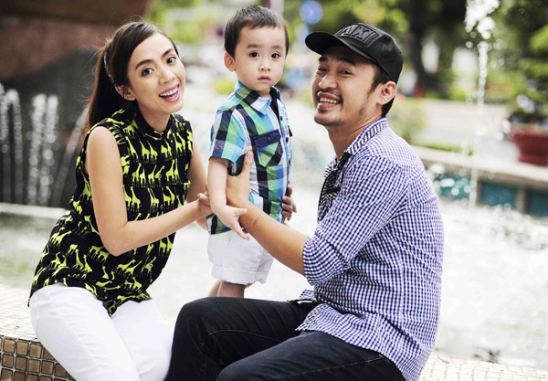 Ở phần thi Tâm đầu ý hợp, cặp đôi Thu Trang – Tiến Luật có phần lợi thế hơn so với đối thủ bởi họ là vợ chồng, có thời gian gắn bó và tìm hiểu nhau nhiều hơn. Không nằm ngoài dự đoán, vợ chồng diễn viên này đã chứng tỏ sự am hiểu về nhau khiến Ban giám khảo và khán giả vô cùng ngưỡng mộ. Khi được giám khảo Thúy Hạnh yêu cầu chia sẻ về tình huống hài hước nhất trong gia đình, cả Thu Trang và Tiến Luật đã trả lời trùng khớp rằng đó là tình huống Thu Trang đã vô ý dùng nước trà nấu hủ tiếu cho ông xã ăn.