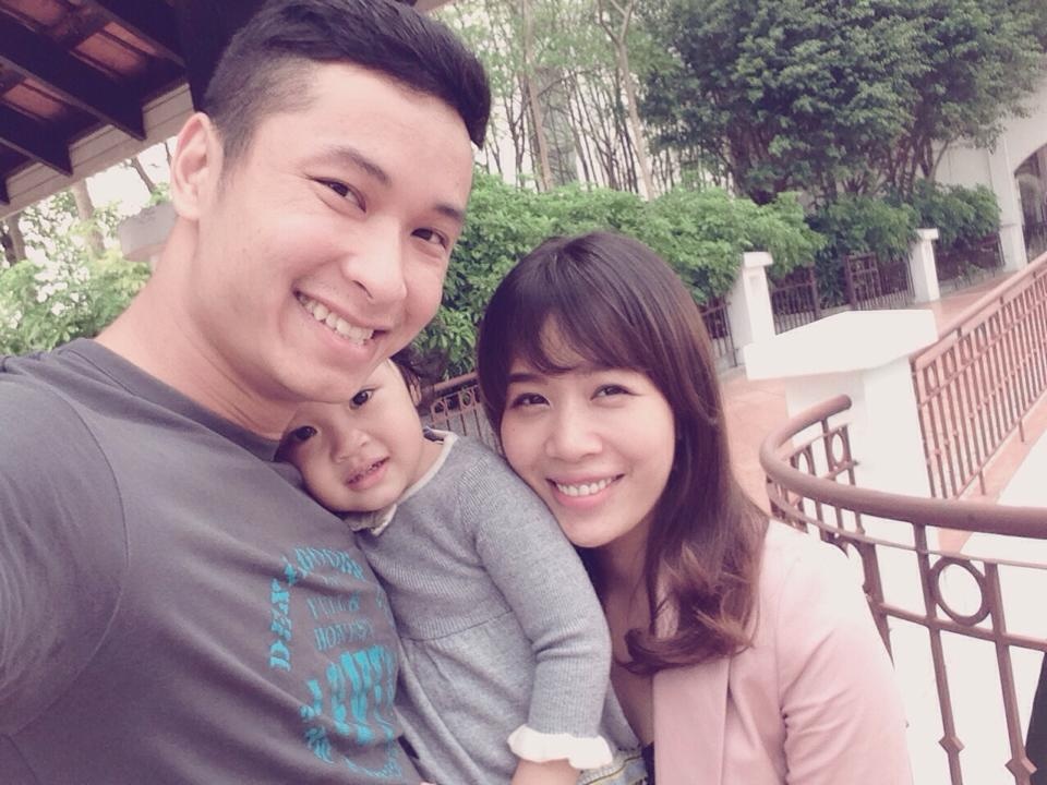 MC Diệp Chi hạnh phúc bên chồng và con gái. 