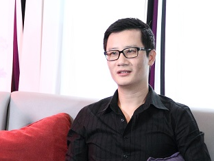 Hoang Bach: 'Toi ngang nhung duoc vo day tot' hinh anh