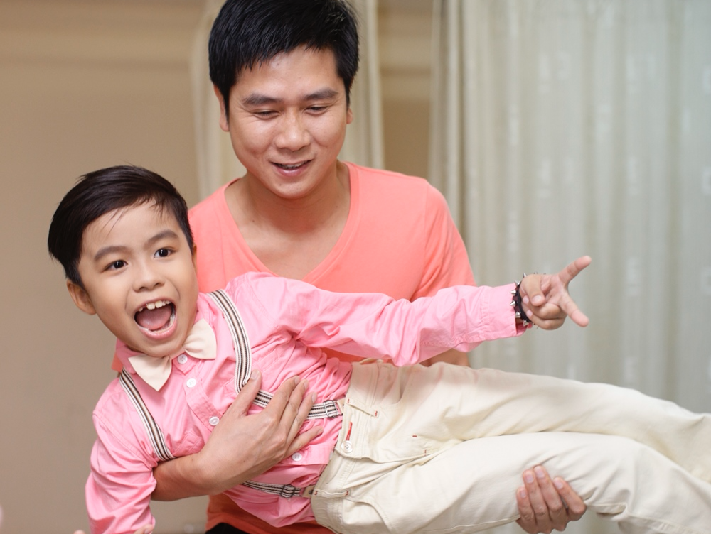 Ho Hoai Anh be bong 'cau be hat tieu' Gia Phuc sau canh ga hinh anh