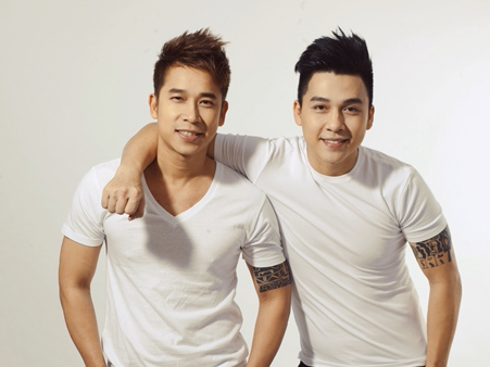 Ba nhom nhac hai thanh vien dang khuay dao Vpop hinh anh